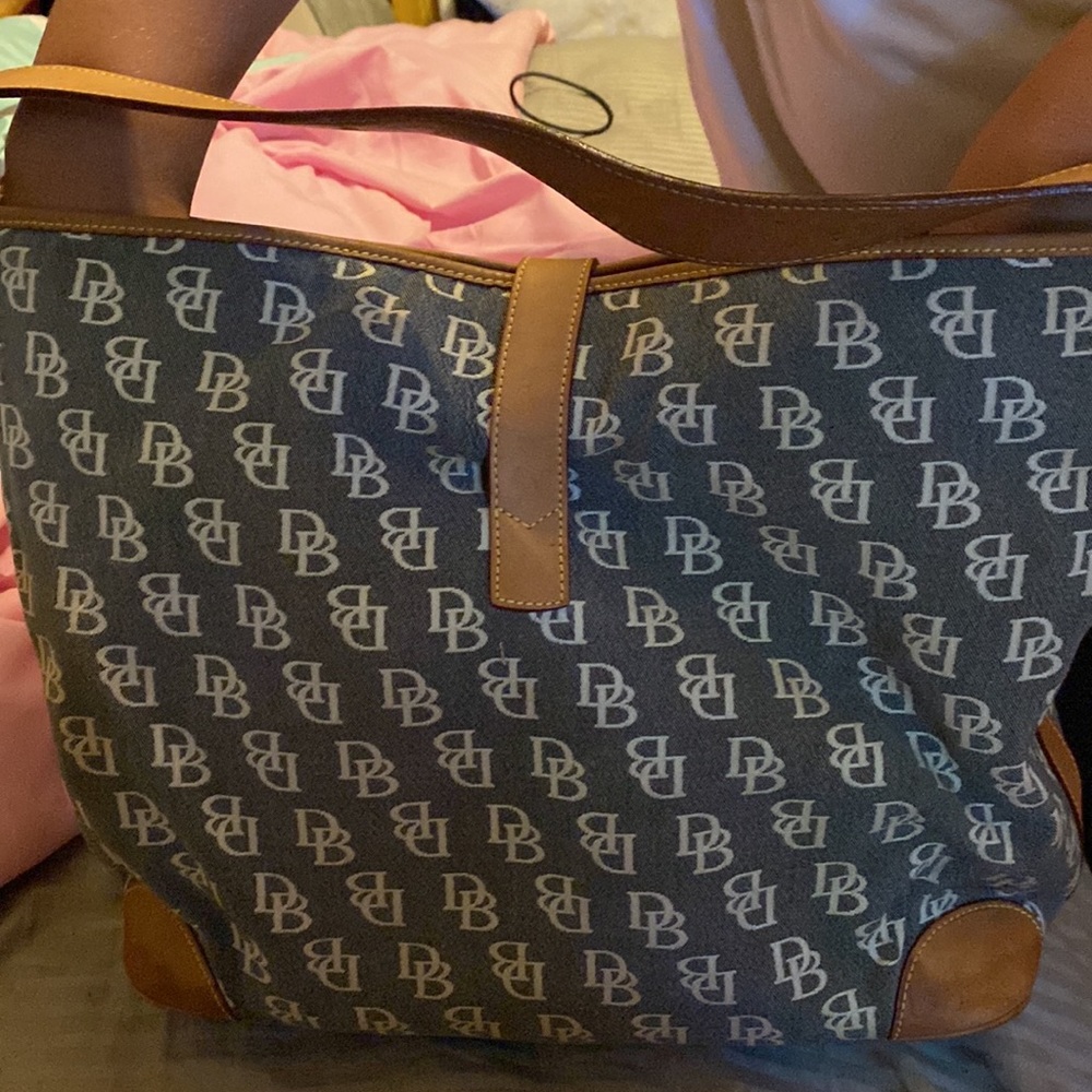 Dooney and bourke purse